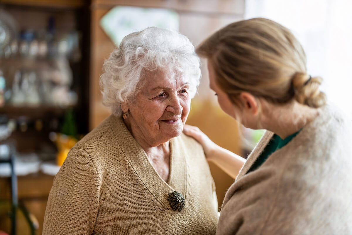 dementia woman daughter - Rockbridge Oaks Adult daughter comforting her mom with dementia