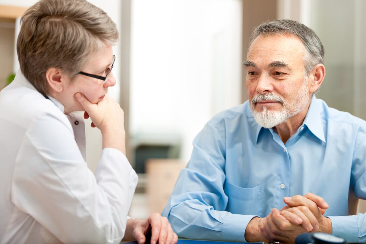 shutterstock_131122514 - Rockbridge Oaks Senior learning about memory care options